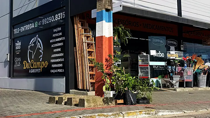 Fachada da Agropecuária Du Campo na Rua Ana Boos, 641, no Gravatá, em Navegantes